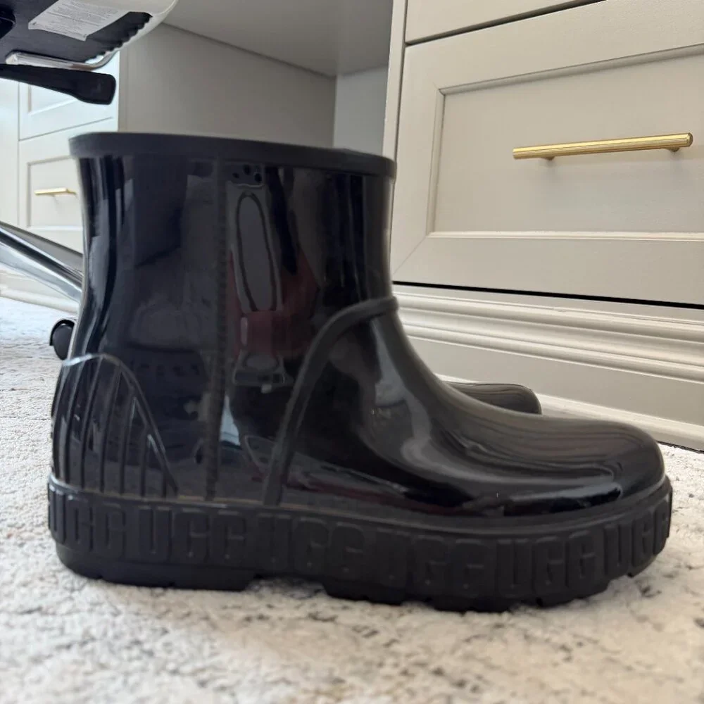 UGG DRIZLITA Waterproof Shearling Lined Boots